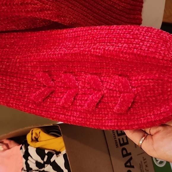 No Boundaries long sleeve sweater - Picture 4 of 5